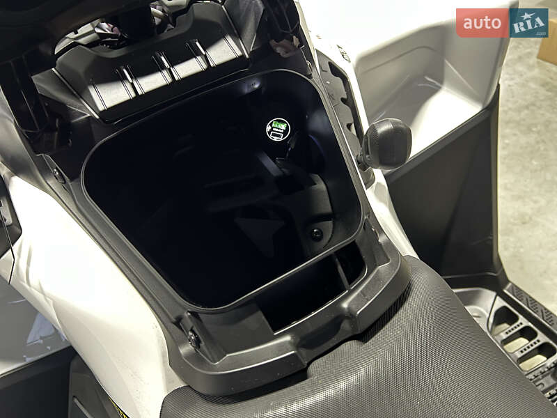 Квадроцикл  утилитарный BRP Outlander 2026 в Киеве