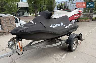 Гідроцикл спортивний BRP Spark 2015 в 