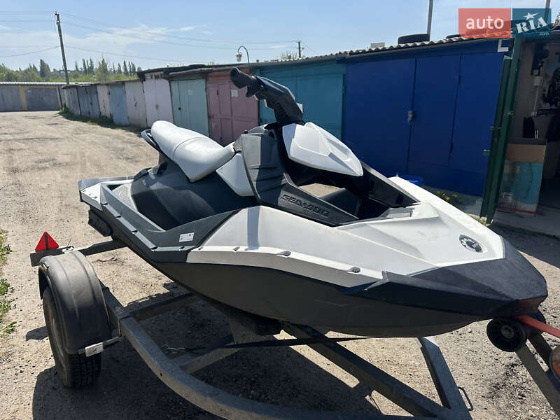 Гидроцикл спортивный BRP Spark 2016 в 