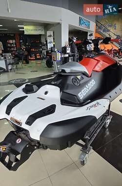 Гідроцикл туристичний BRP Spark 2025 в 