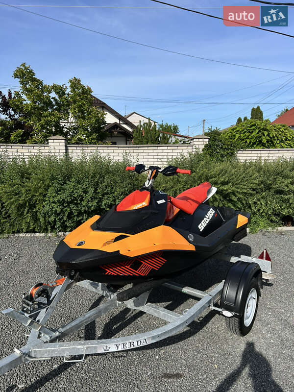 Гидроцикл спортивный BRP Spark 2018 в 