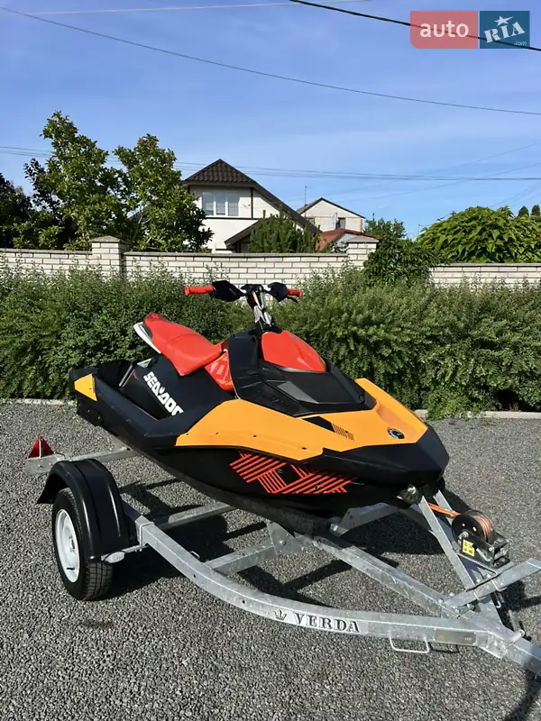 Гидроцикл спортивный BRP Spark 2018 в 