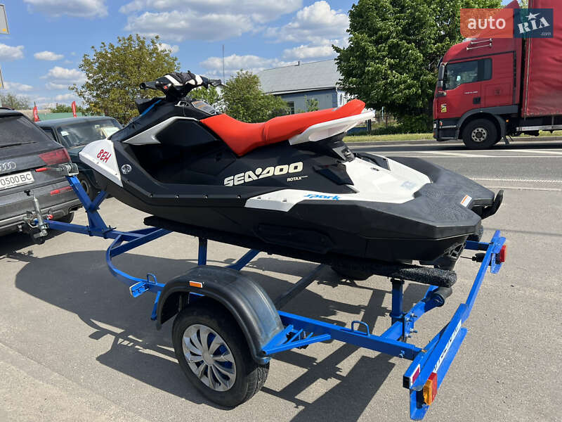 Гидроцикл спортивный BRP Spark 2018 в 