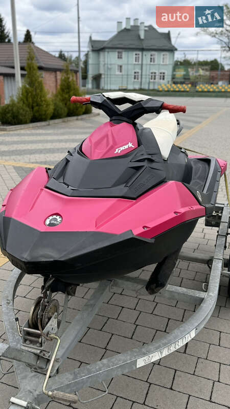 Гідроцикл спортивний BRP Spark 2016 в Львові