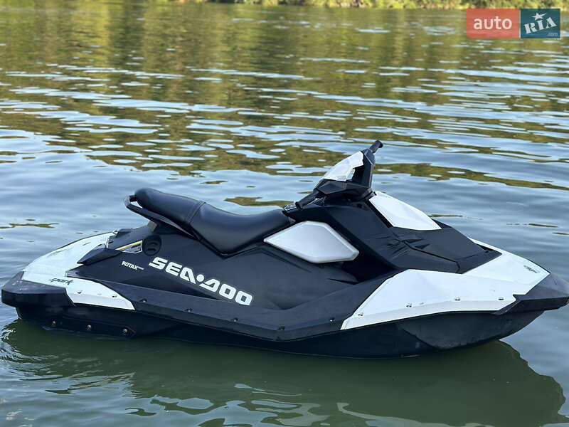 Гідроцикл спортивний BRP Spark 2016 в 