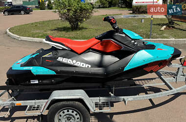 Гідроцикл спортивний BRP Spark 2018 в 
