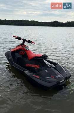 Гідроцикл спортивний BRP Spark 2022 в 