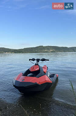 Гідроцикл спортивний BRP Spark 2017 в 