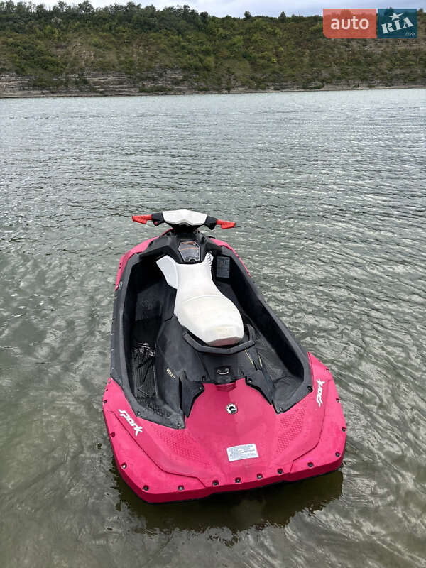 Гідроцикл туристичний BRP Spark 2014 в Кам'янець-Подільському