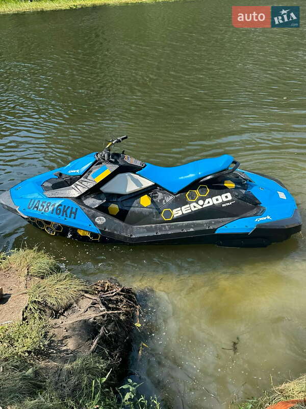 Гидроцикл спортивный BRP Spark 2016 в 
