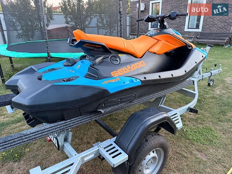 Гидроцикл туристический BRP Spark 2026 в Киеве