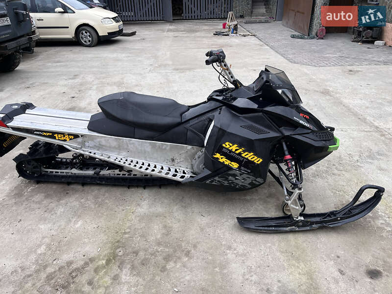 Горные снегоходы BRP Summit 2011 в Рахове