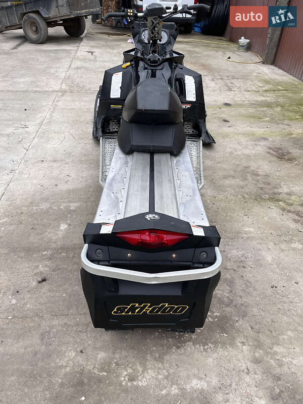 Горные снегоходы BRP Summit 2011 в Рахове