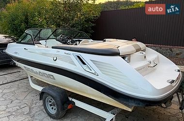 Катер BRP Utopia 2006 в Києві
