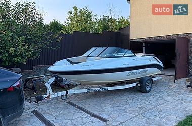 Катер BRP Utopia 2006 в Києві