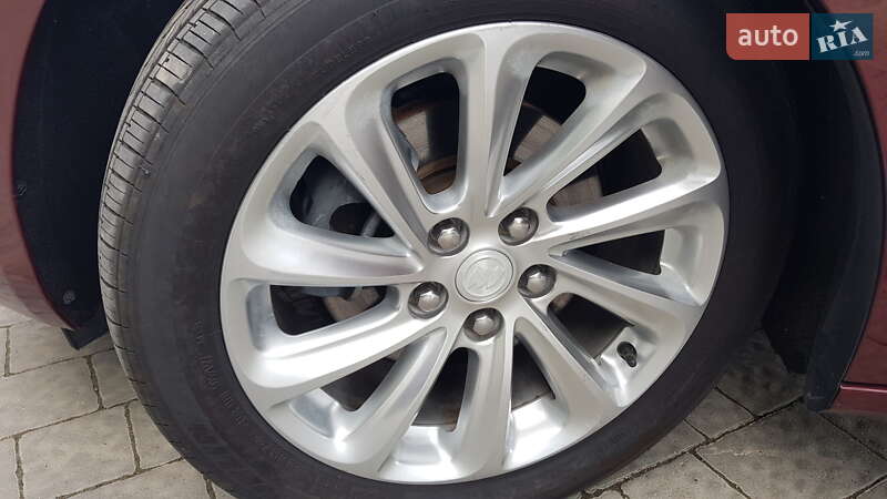 Седан Buick LaCrosse 2015 в Городку