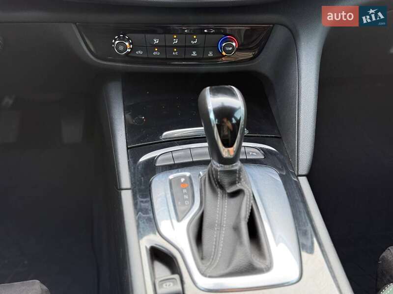 Универсал Buick Regal TourX 2018 в Киеве