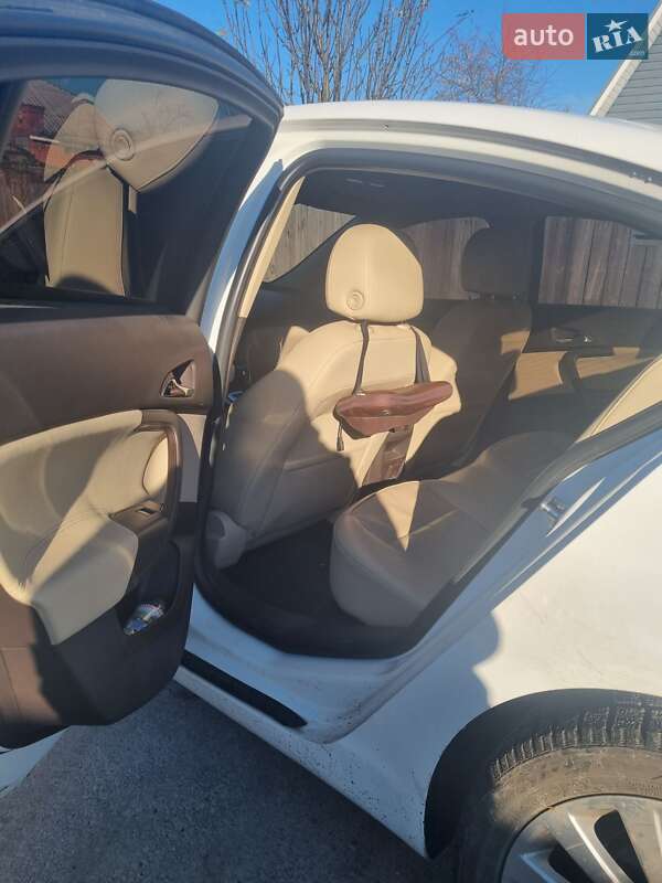 Седан Buick Regal 2010 в Сумах