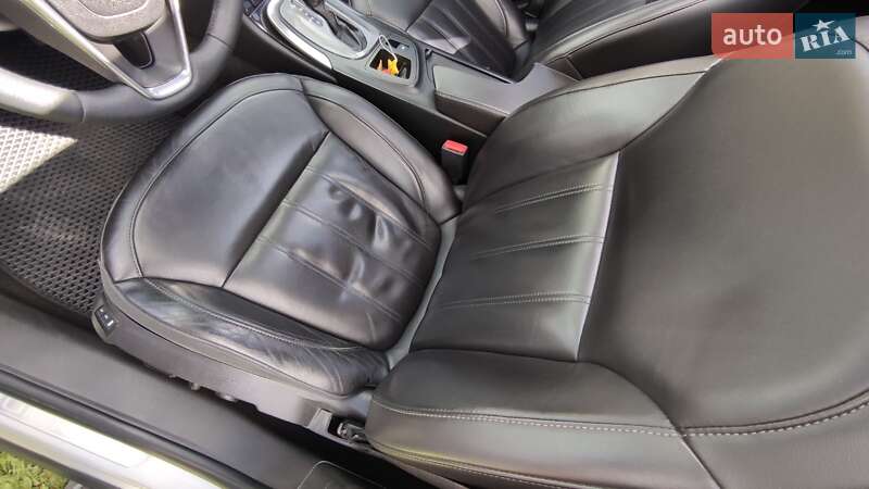 Седан Buick Regal 2013 в Рава-Русской