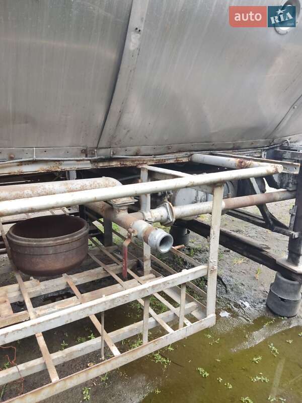 Цистерна напівпричіп Burg Burg 1989 в Кременчуці