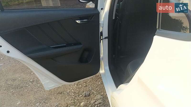 Хетчбек BYD E2 2022 в Дніпрі фото 21 Хетчбек BYD E2 2022 в Дніпрі