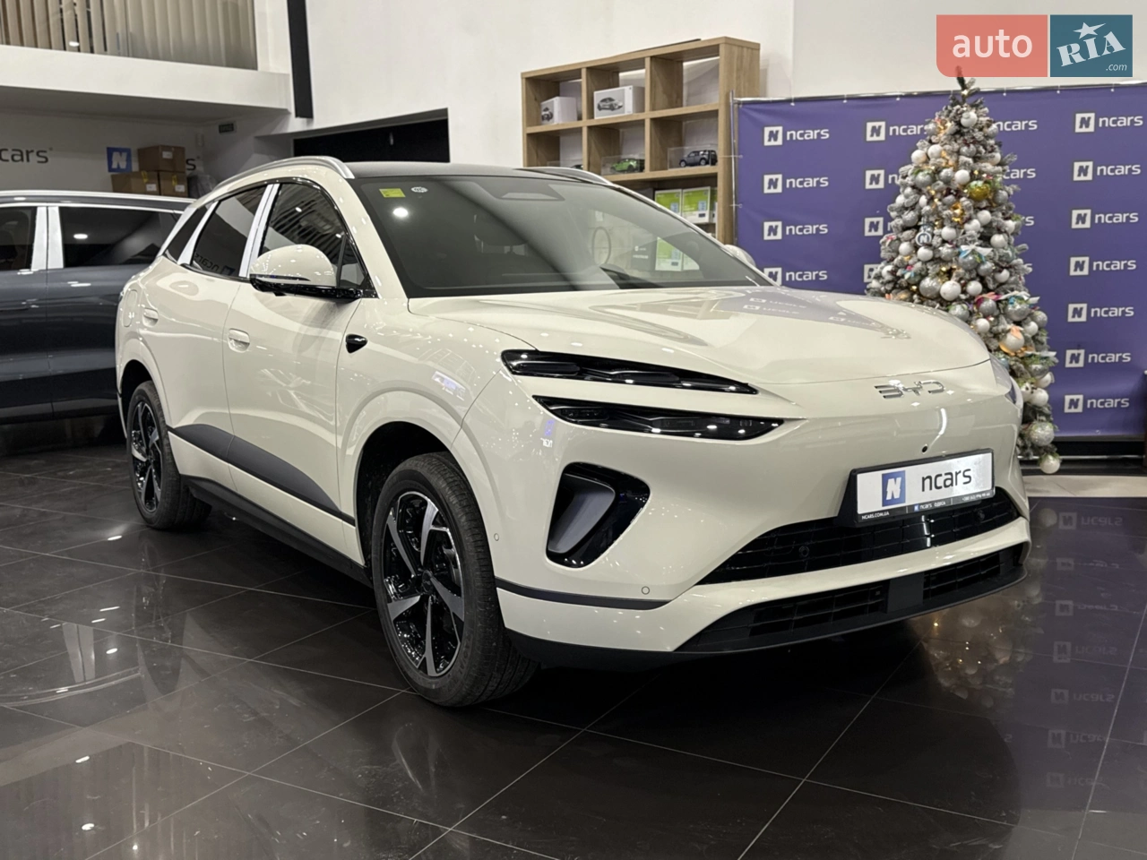 BYD SeaLion 06 в наявності, автосалон Jltcf

Загальні характеристики авто:
- ємність батареї - 78,7 кВт
- потужність - 245 к.c.
- запас ходу - 605 км 
- задній привід 

Комплект з авто:
- 3 роки гарантії на двигун та батарею
- зарядний пристрій від побутової розетки на 3.5 кВт/год.
- перехідник для загальних зарядних станцій (GB/T-Type 2)

Чому довіряють Ncars:
- широкий асортимент сучасних електромобілів
- вигідні ціни та кредити під 0, 01% річних
- практичні аксесуари та зарядні пристрої
- довічний супровід та експертна підтримка протягом усієї експлуатації авто