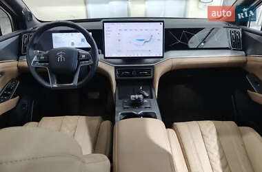 Позашляховик / Кросовер BYD Song L 2024 в 