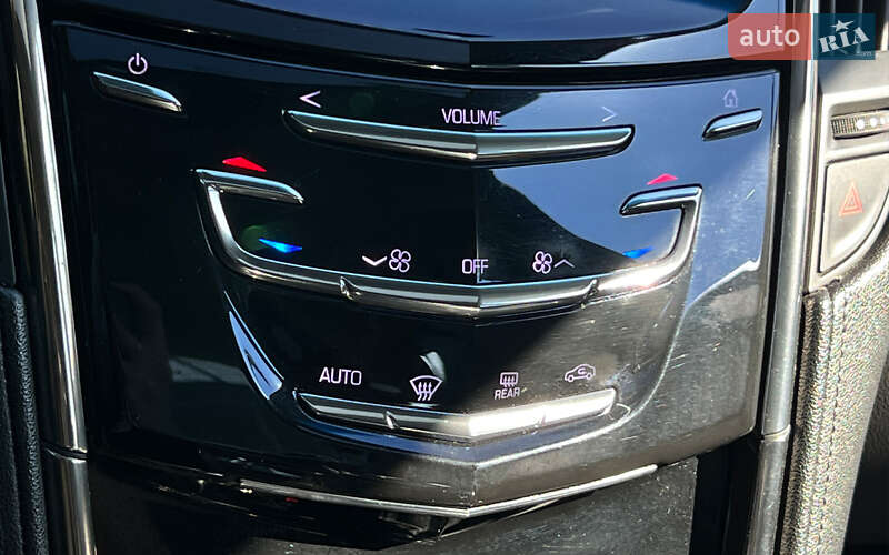 Седан Cadillac ATS 2015 в Львові