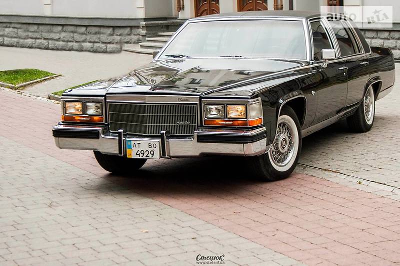 Седан Cadillac Brougham 1988 в Ивано-Франковске