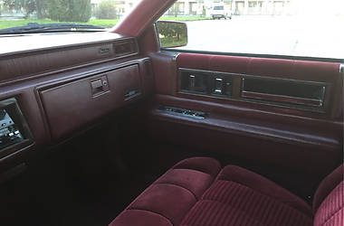 Седан Cadillac DE Ville 1986 в Ивано-Франковске