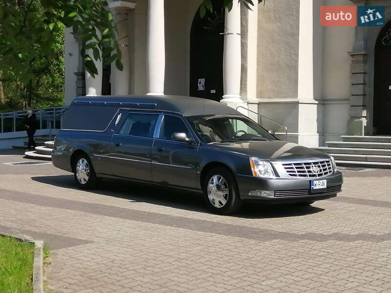Седан Cadillac DTS 2007 в Львове