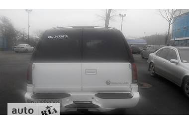 Внедорожник / Кроссовер Cadillac Escalade 2000 в 