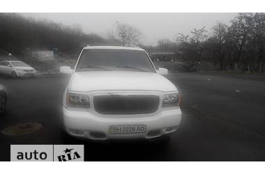 Внедорожник / Кроссовер Cadillac Escalade 2000 в 