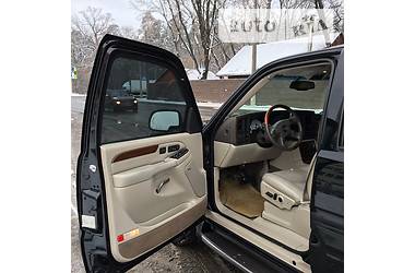 Внедорожник / Кроссовер Cadillac Escalade 2004 в Киеве