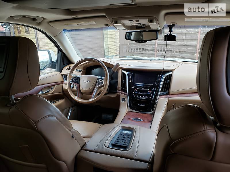 Внедорожник / Кроссовер Cadillac Escalade 2015 в Киеве