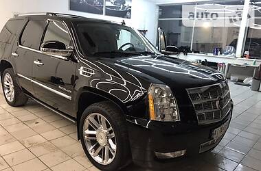 Внедорожник / Кроссовер Cadillac Escalade 2010 в Киеве