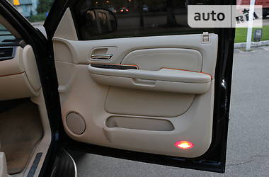 Внедорожник / Кроссовер Cadillac Escalade 2008 в 
