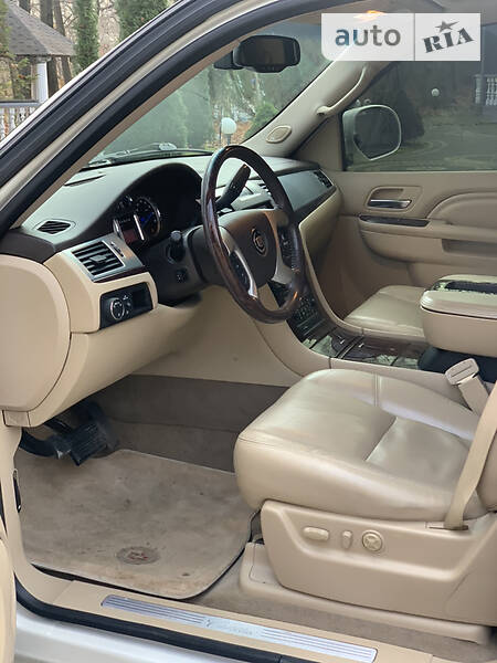 Пикап Cadillac Escalade 2012 в Ивано-Франковске