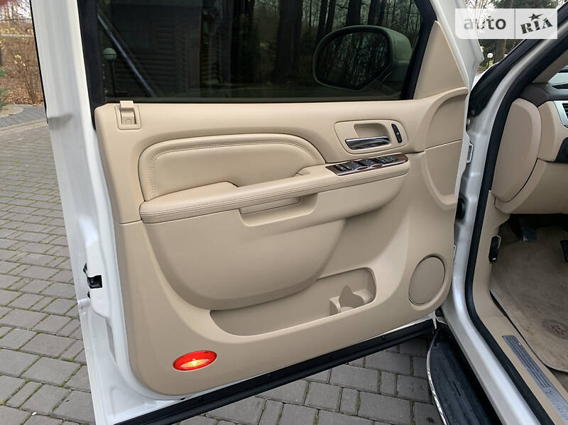 Пикап Cadillac Escalade 2012 в Ивано-Франковске