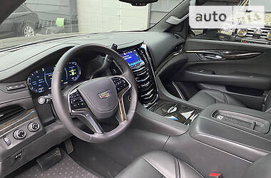 Внедорожник / Кроссовер Cadillac Escalade 2016 в 
