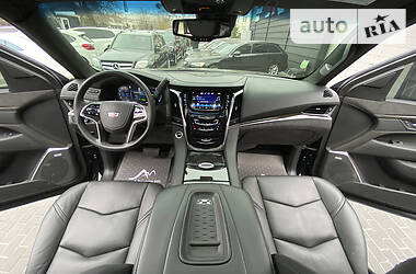 Внедорожник / Кроссовер Cadillac Escalade 2016 в 