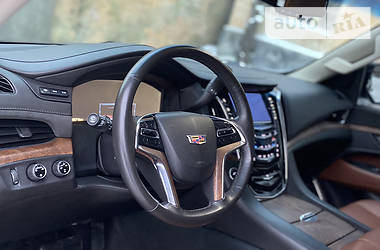 Внедорожник / Кроссовер Cadillac Escalade 2015 в Киеве