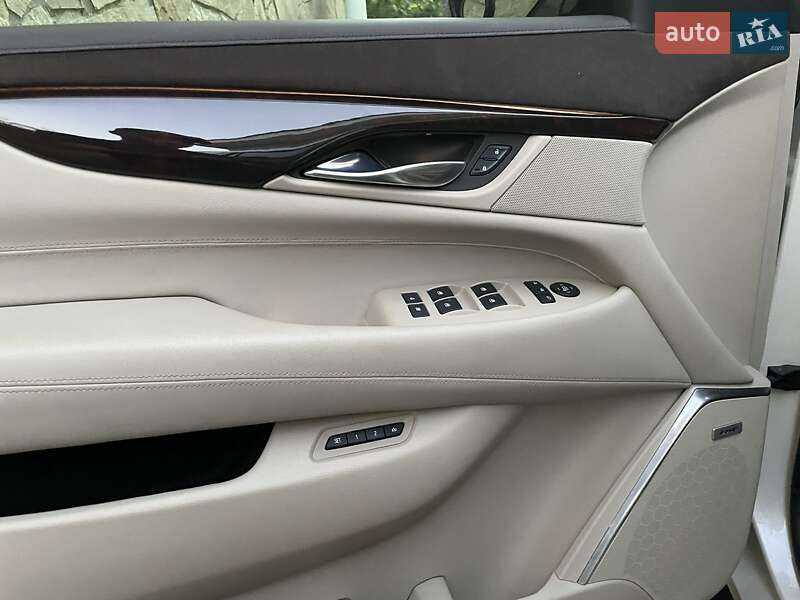 Внедорожник / Кроссовер Cadillac Escalade 2015 в Киеве фото 7 Внедорожник / Кроссовер Cadillac Escalade 2015 в Киеве