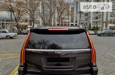 Внедорожник / Кроссовер Cadillac Escalade 2015 в Харькове