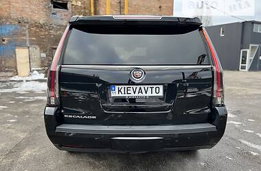 Внедорожник / Кроссовер Cadillac Escalade 2014 в Киеве