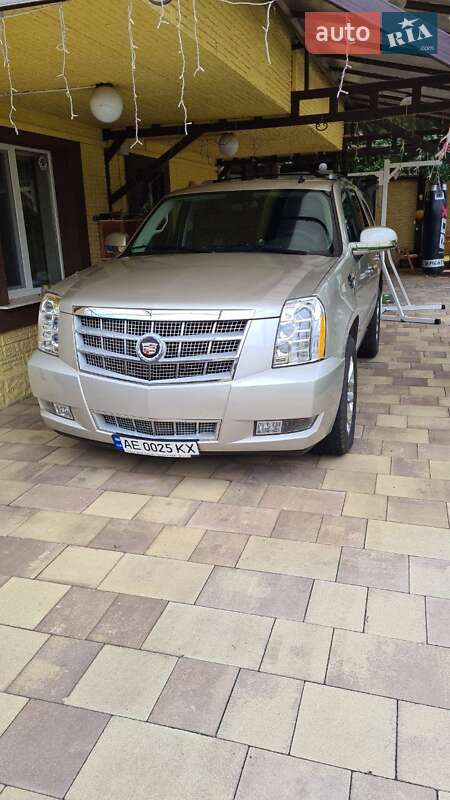 Внедорожник / Кроссовер Cadillac Escalade 2013 в Киеве