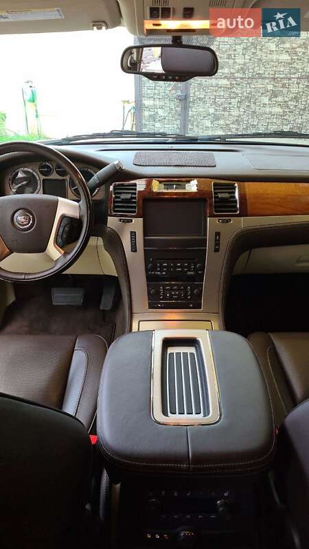Внедорожник / Кроссовер Cadillac Escalade 2013 в Киеве
