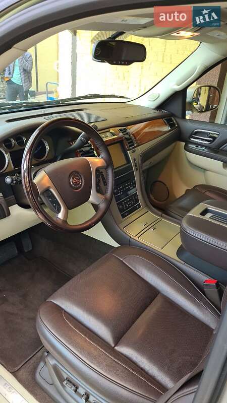 Внедорожник / Кроссовер Cadillac Escalade 2013 в Киеве