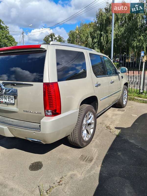 Внедорожник / Кроссовер Cadillac Escalade 2013 в Киеве