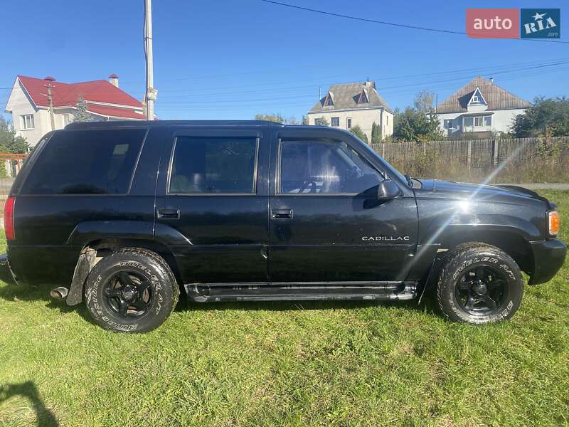 Внедорожник / Кроссовер Cadillac Escalade 2000 в Боярке